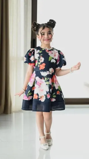 صورة فستان بناتي مشجر قصير